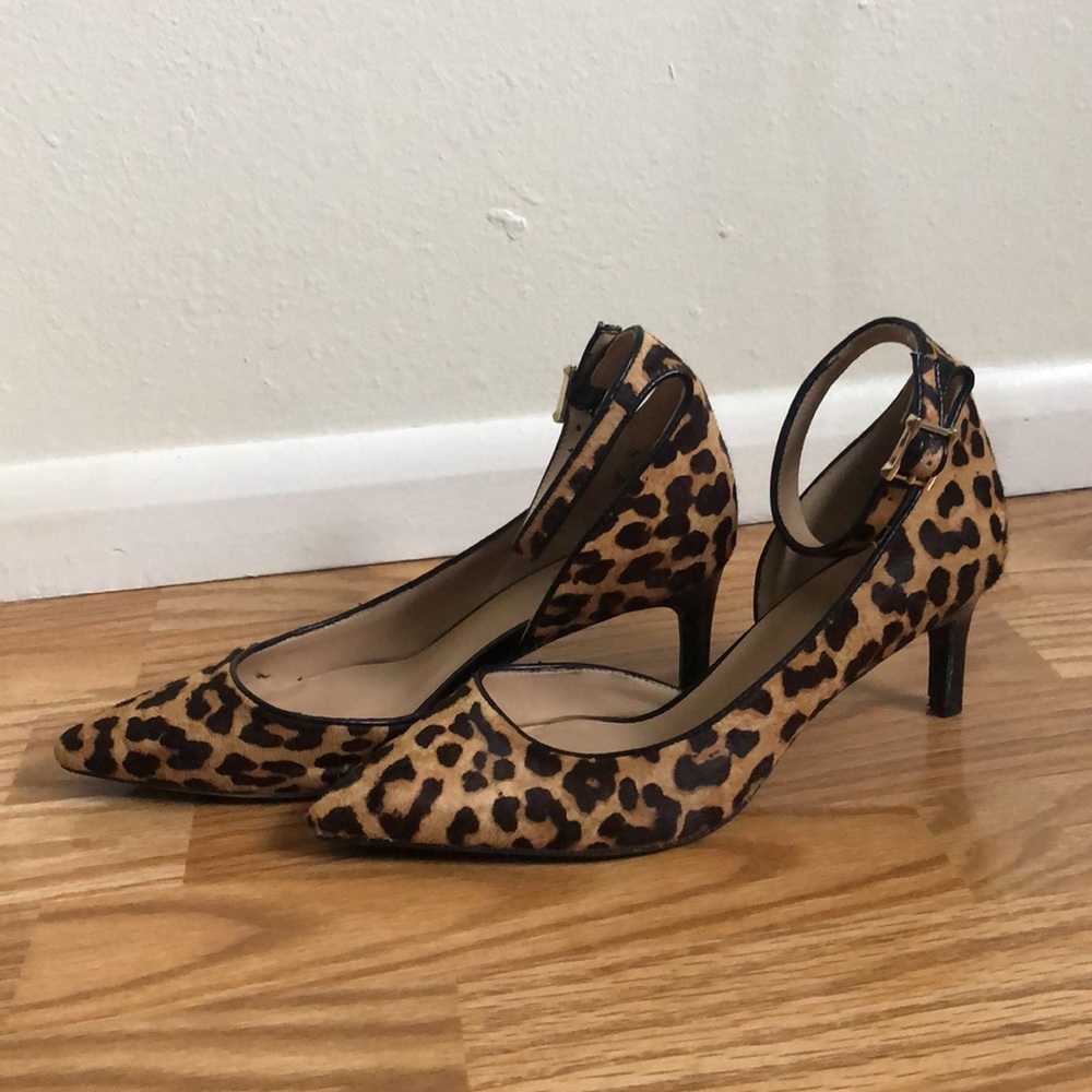 Franco Sarto faux Leo fur kitten heel ankle strap pumps - size 8M - 2” heel